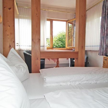 Gasthaus & Hotel Zur Linde Friedrichroda Pokoj fotografie