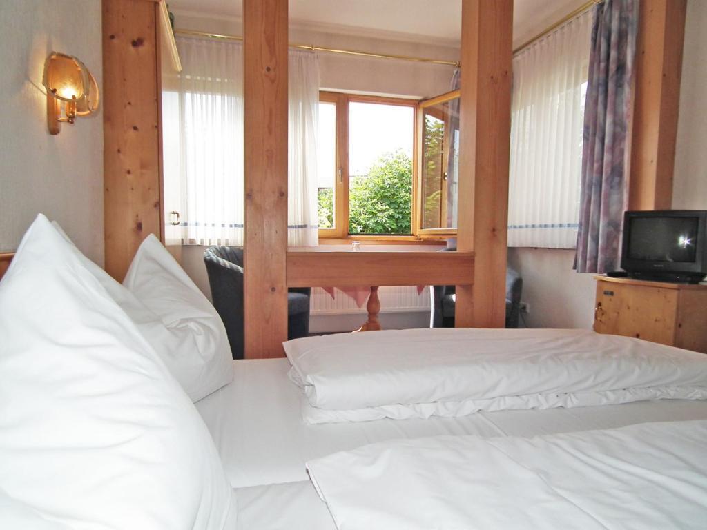 Gasthaus & Hotel Zur Linde Friedrichroda Pokoj fotografie